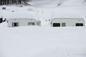 Wohnwagen im Schnee